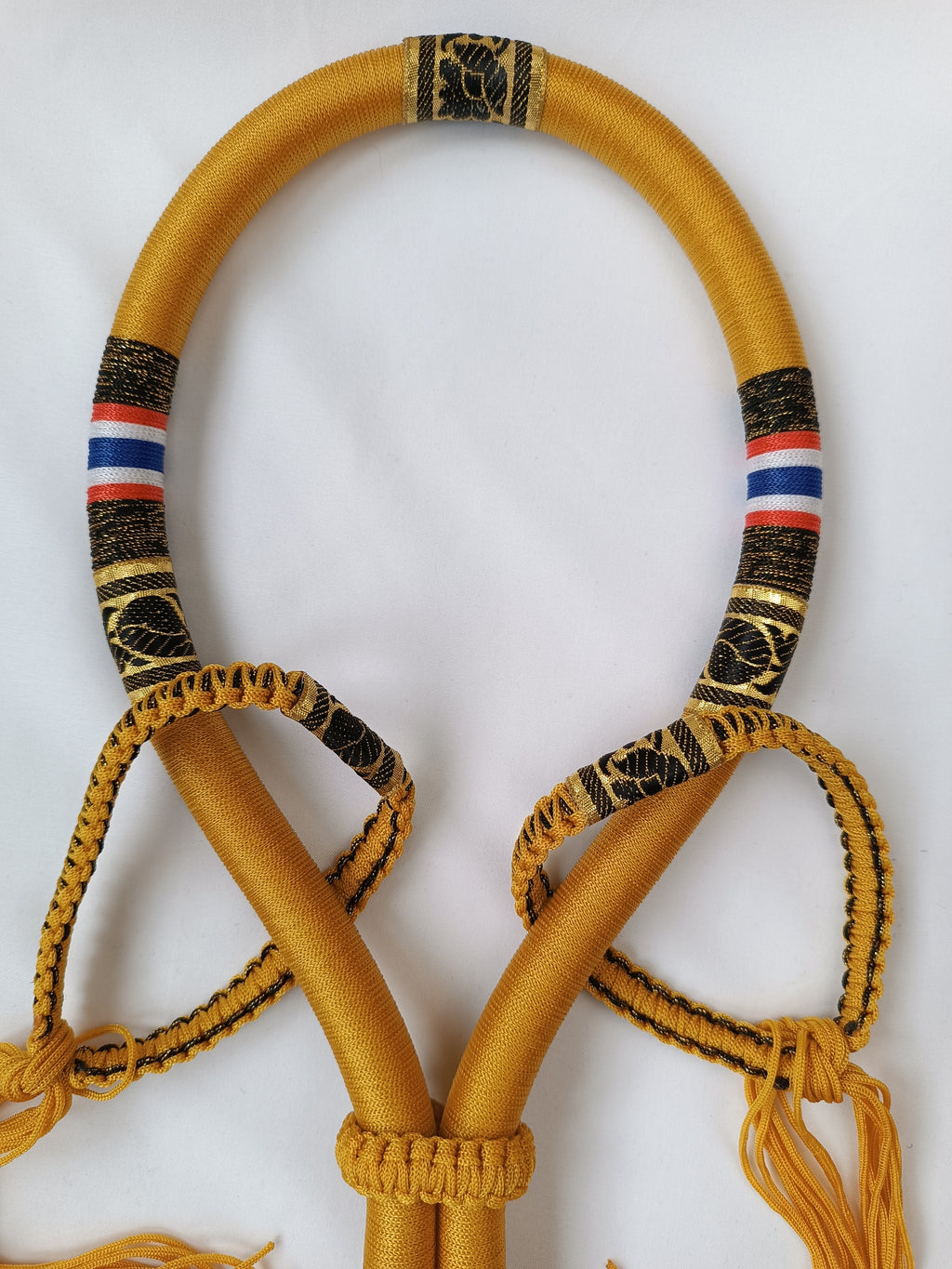 MONGKOL Y PRAJEADS DORADO