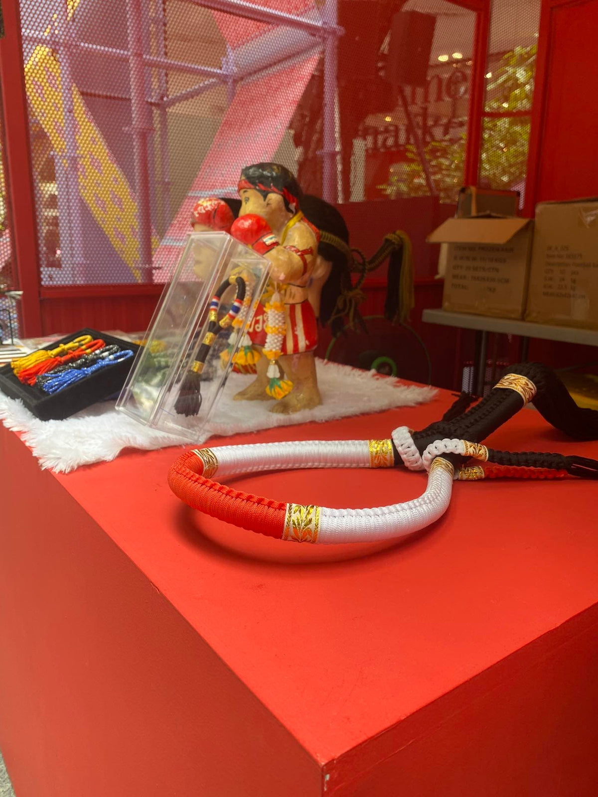 MONGKOL Y PRAJEADS ROJO Y NEGRO