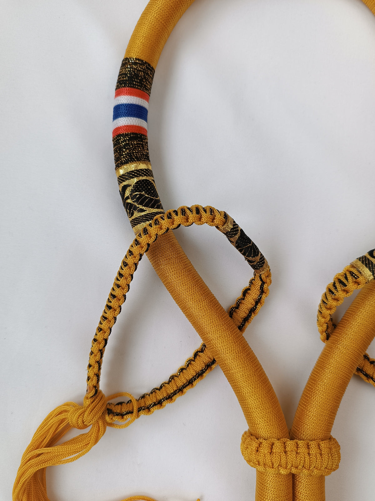 MONGKOL Y PRAJEADS DORADO